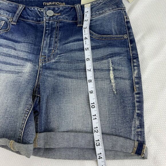 Maurices Womens Mid Rise Distressed Light Wash Cuffed Denim Jeans Short Sz 4 NWT - Picture 4 of 10